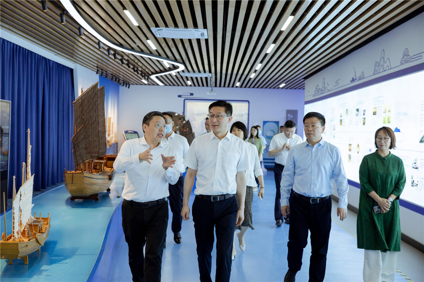 江苏省交通运输厅厅长吴永宏来学校调研