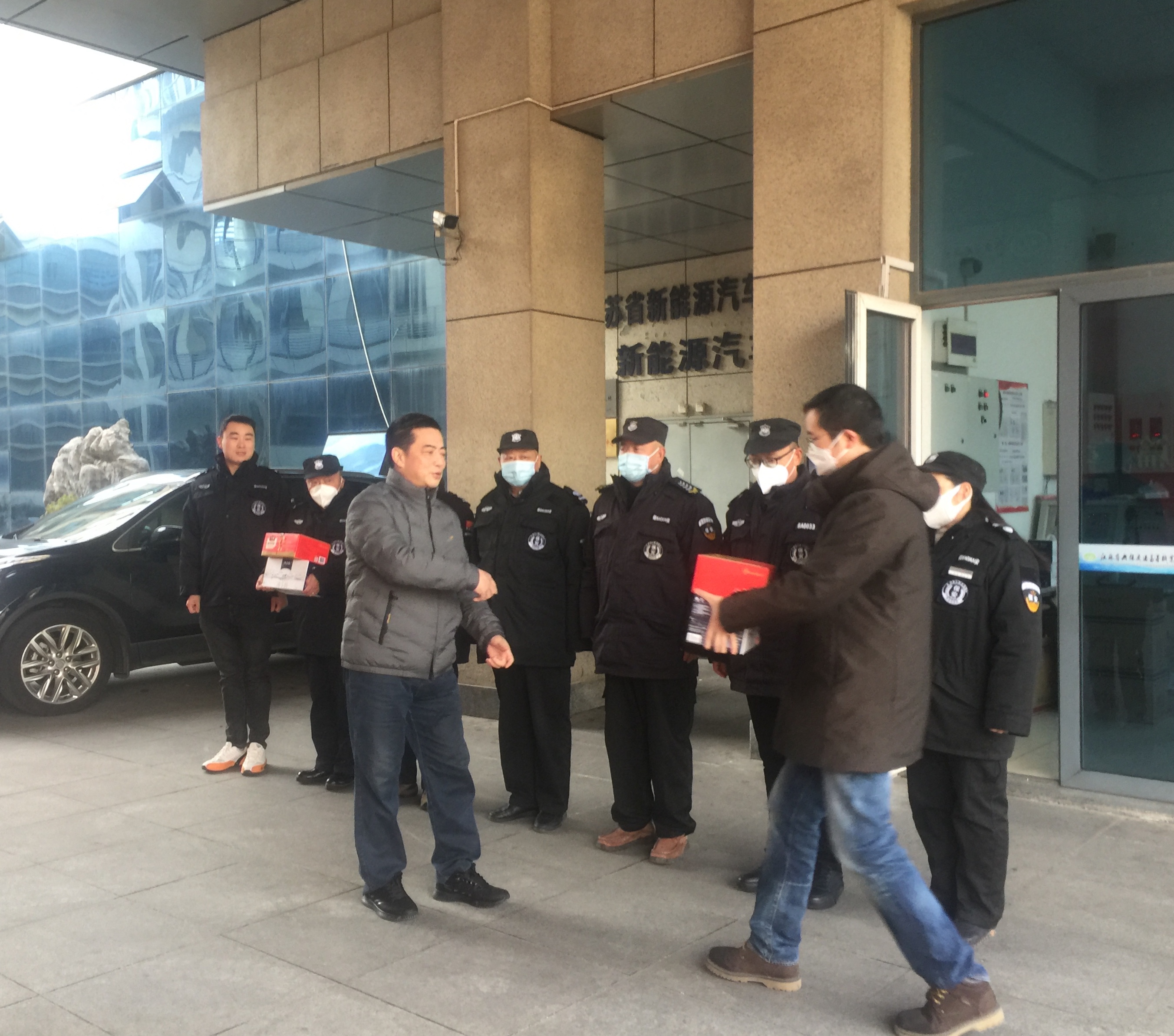 校领导走访慰问春节值守一线的教职工