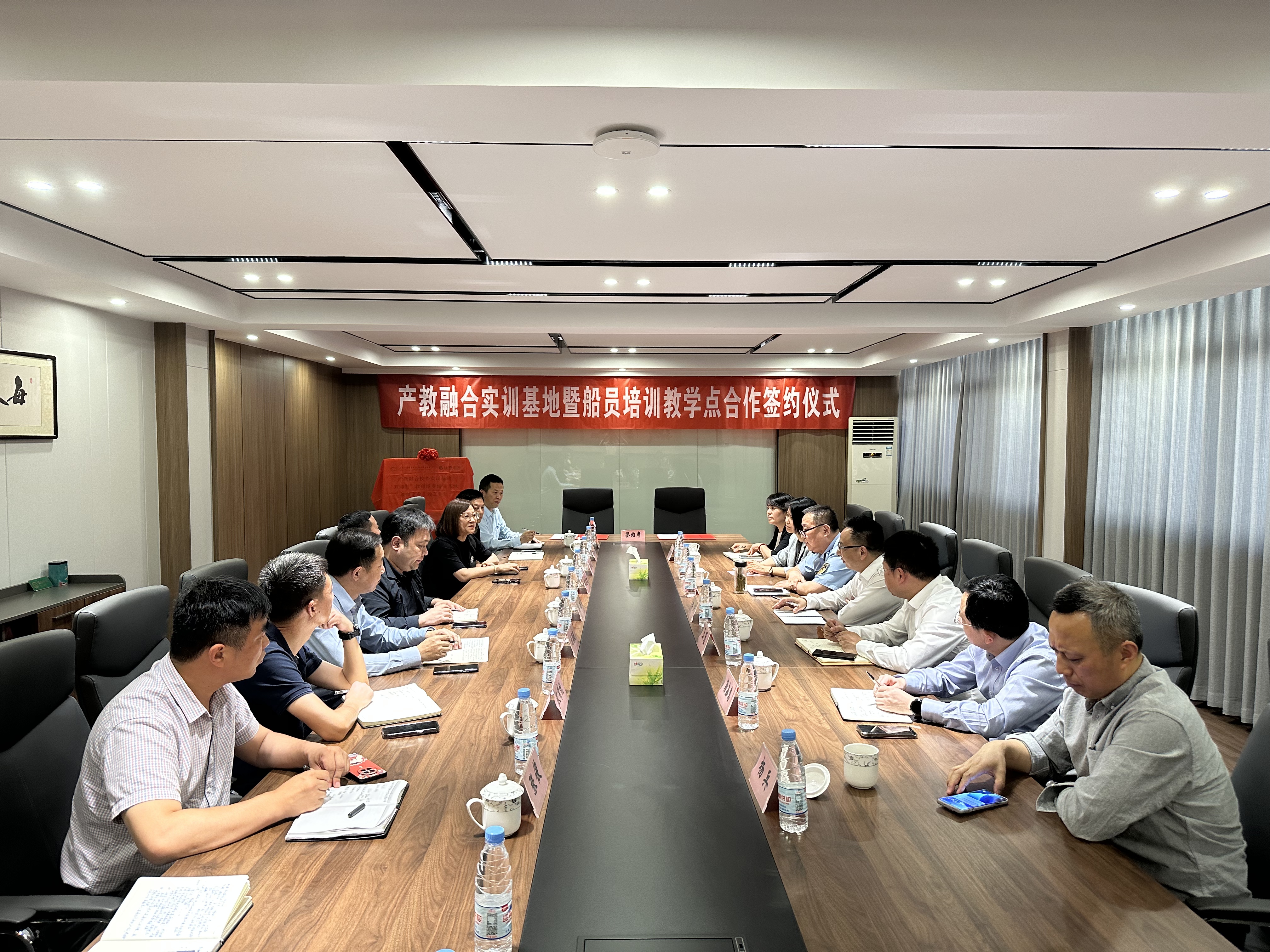 学校与江苏长博集团共建产教融合实训基地暨船员培训教学点签约仪式在江阴举行