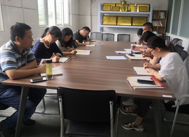 基础教学部召开意识形态工作专题会议