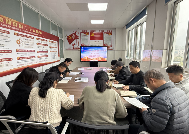 基础教学部党总支召开理论学习中心组（扩大）会