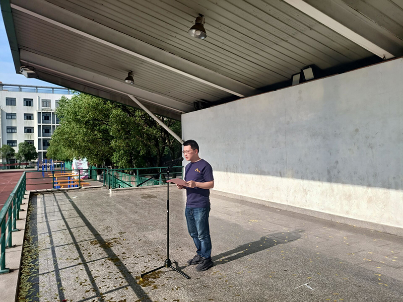 机电工程学院组织升旗仪式