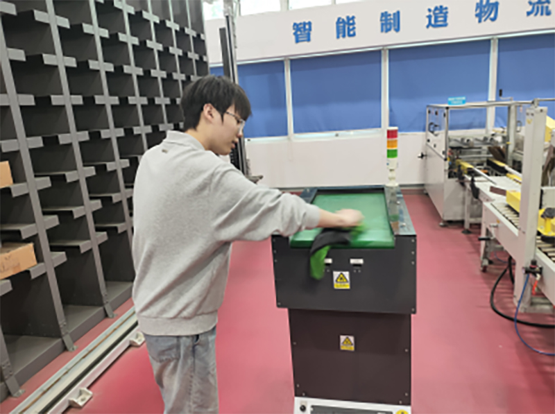 清洁生产线 青春学雷锋