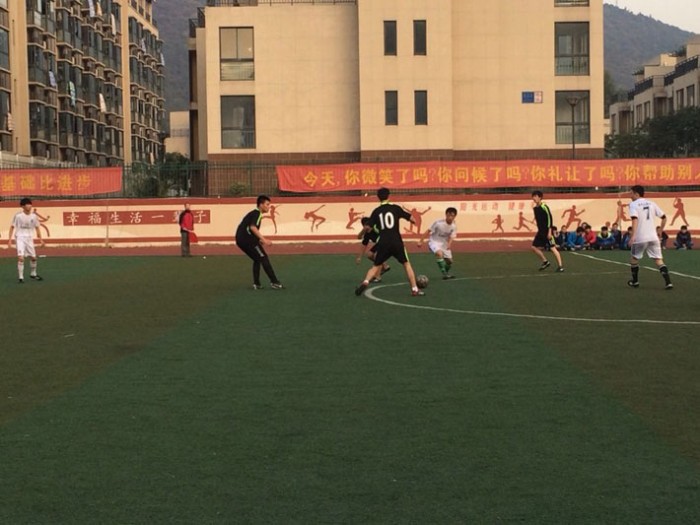 我校“交校杯”校园足球赛决赛:交通工程系VS机电工程系