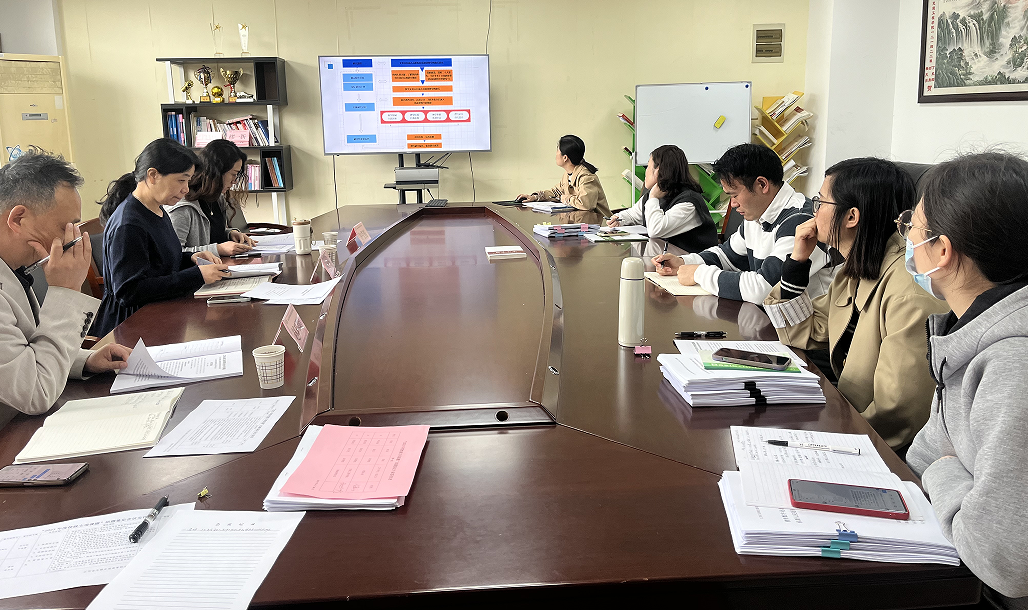 学校召开校级立项课题结题鉴定会