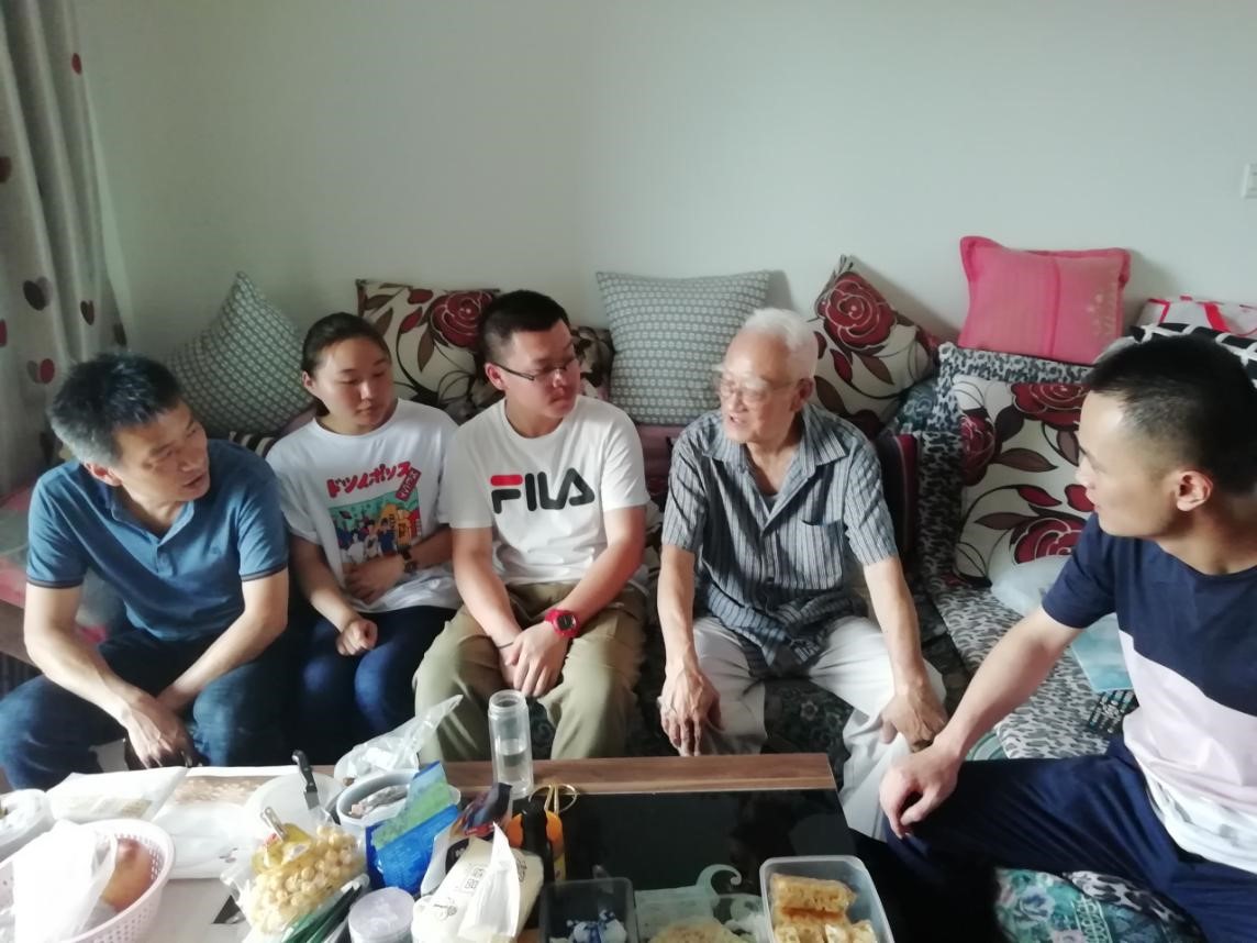 关爱空巢老人志愿服务