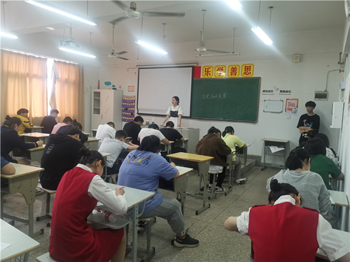 学“四史”悟初心 聚共识勇前进