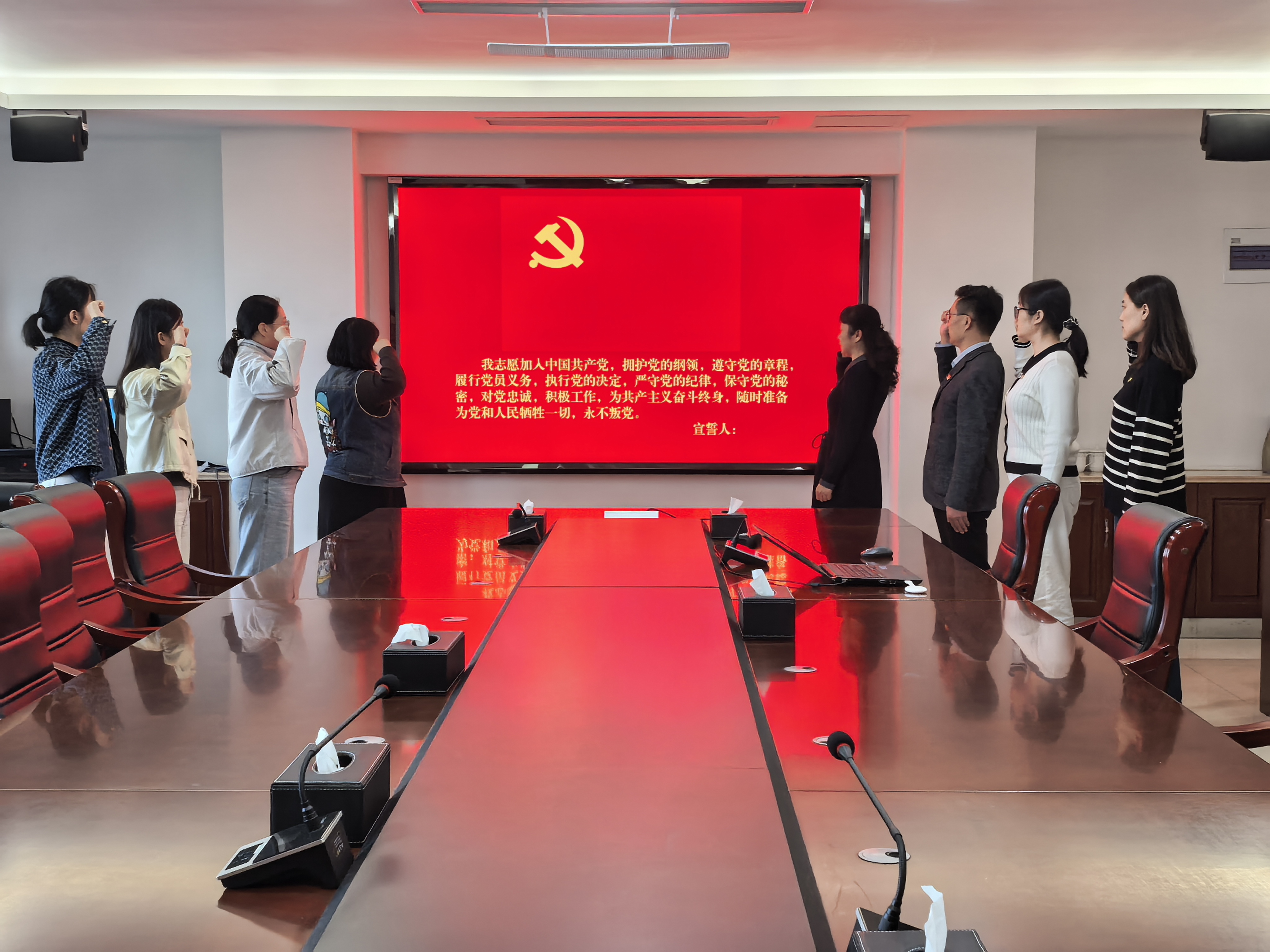 “庆政治生日,忆入党初心”行政第二党支部开展政治生日主题党日活动